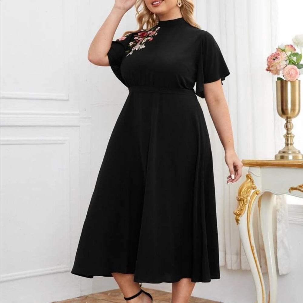 Black plus size ruffle sleeves embroidered belted dress - Picture 2 of 15
